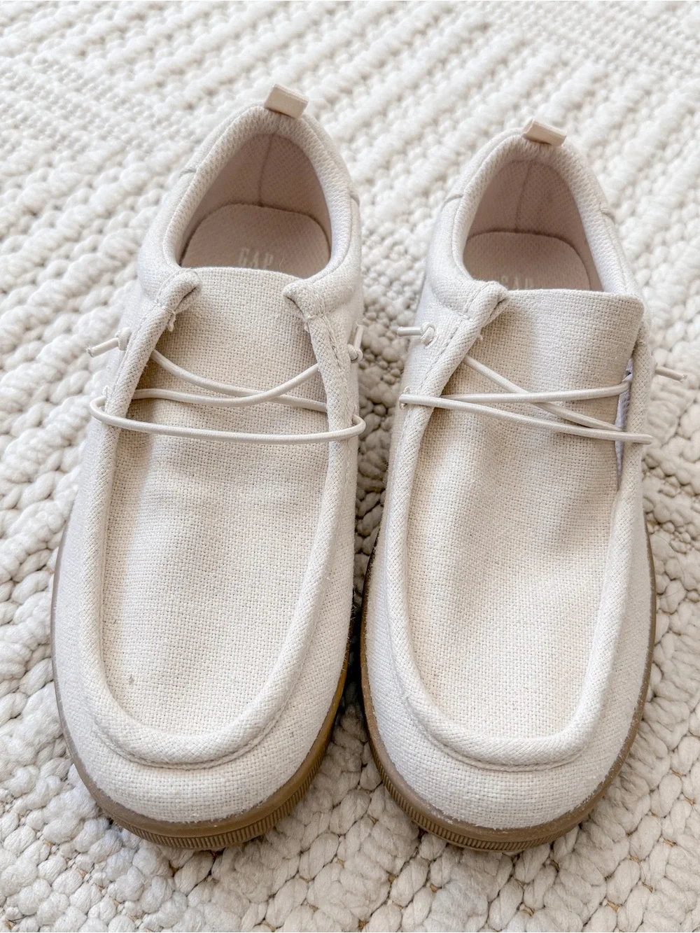 Gap kids mock sneakers size J4 Canvas in Cream with Tan Sole